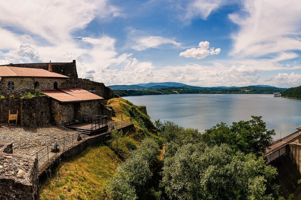 Widok z zamku w Dobczycach na Jezioro Dobczyckie